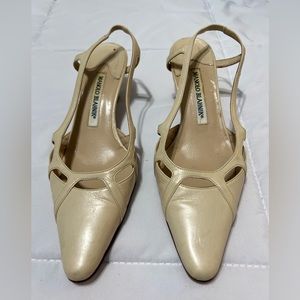 Tan Manolo Blahnik Slingback Shows